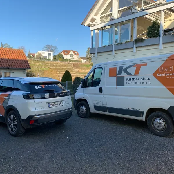 KT Sanierungsfahrzeuge vor Ort